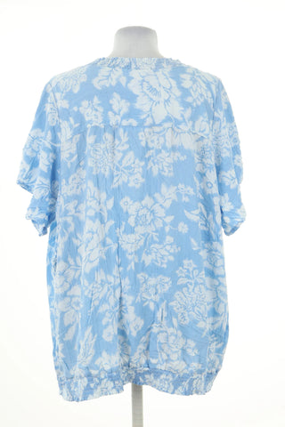 Blaue Bluse mit Blumenmuster
