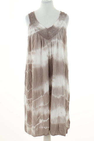 Beige dress with pattern