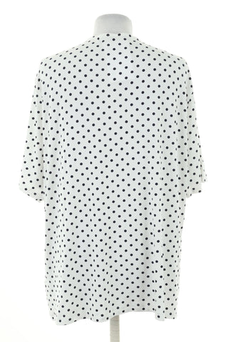Weiße Bluse mit Punkten