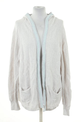 Серый свитер