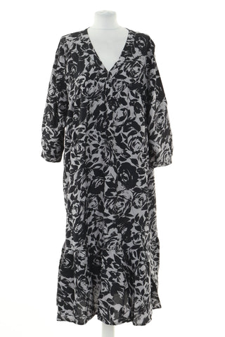 Schwarzes Kleid mit Muster