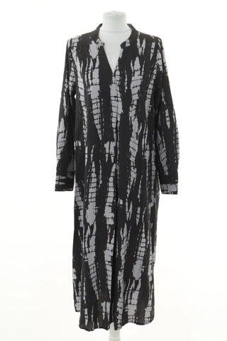 Black dress with pattern