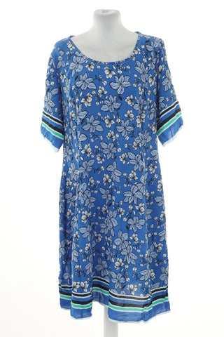 Blaues Kleid mit Blumenmuster