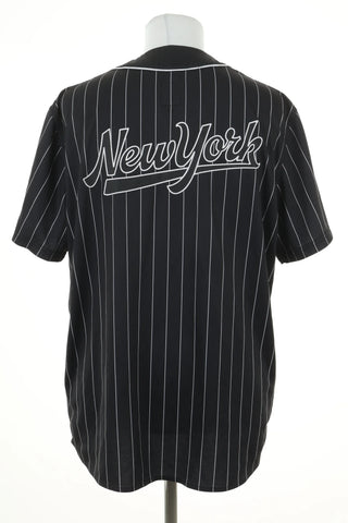 Schwarzes T-Shirt mit Streifen