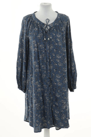 Blue dress flowers
