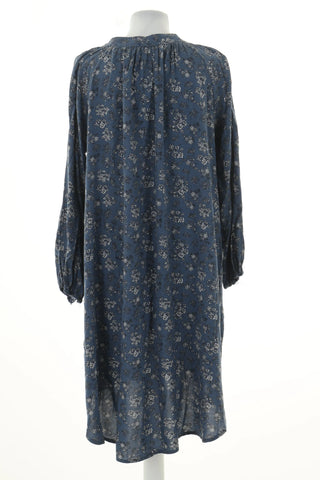 Blue dress flowers