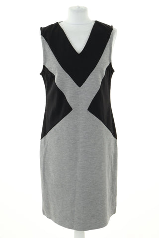 Graues Kleid mit Muster