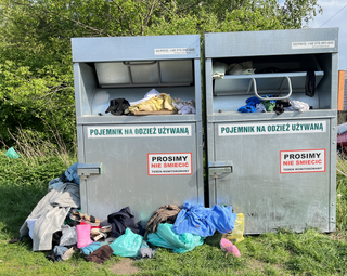 pojemnik na odzież używaną