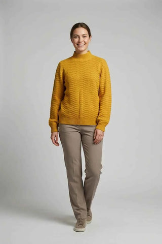 Sweter damski z golfem we wzory - Żółty  10% wełna