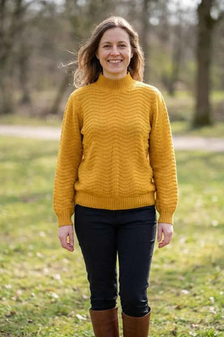 Sweter damski z golfem we wzory - Żółty  10% wełna