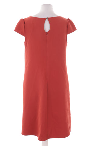 Orangefarbenes Kleid