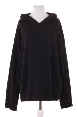 Black sweatshirt