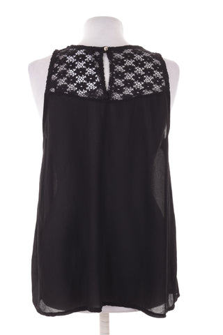 Schwarzes Top