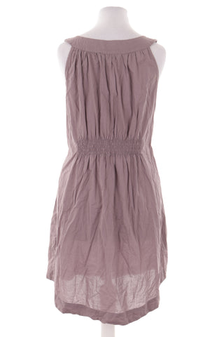 Beiges Kleid