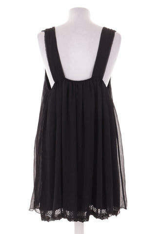 Schwarzes Kleid