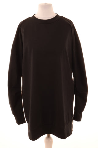 Black sweatshirt