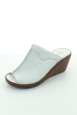 Klapki białe skóra