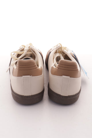 Beigefarbene Schuhe