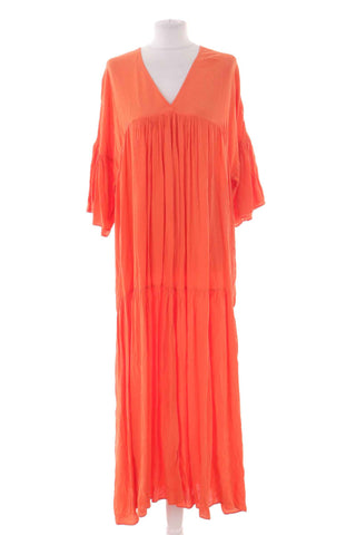 Orangefarbenes Kleid
