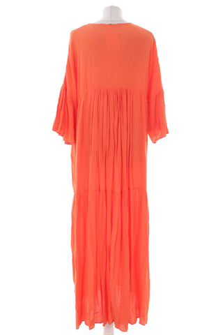 Orangefarbenes Kleid