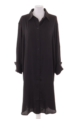 Schwarzes Kleid