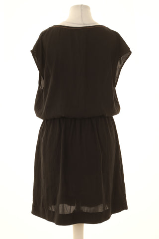 Schwarzes Kleid